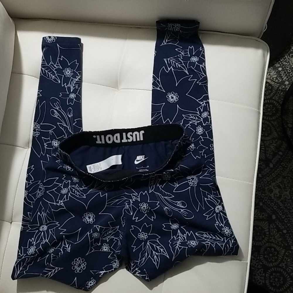 Nike Leggings - Picture 2 of 5